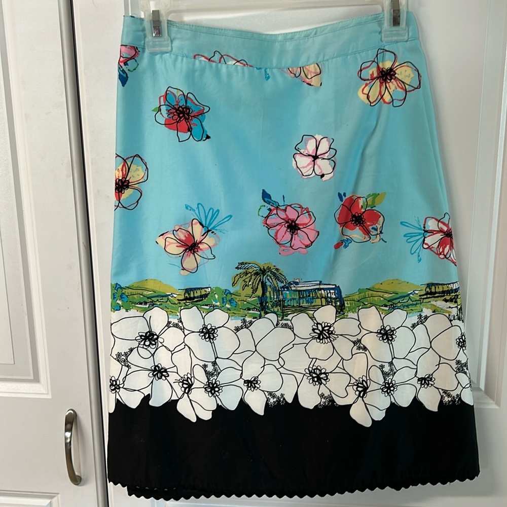 George, scalloped bottom, 16W. Is fully lined is very colorful. Gorgeous, New.